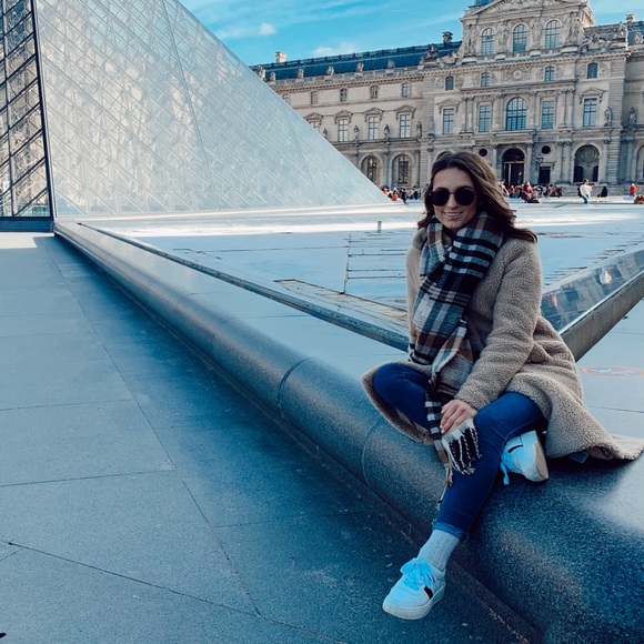 Meet your Posher, Joanne - Picture 2 of 3